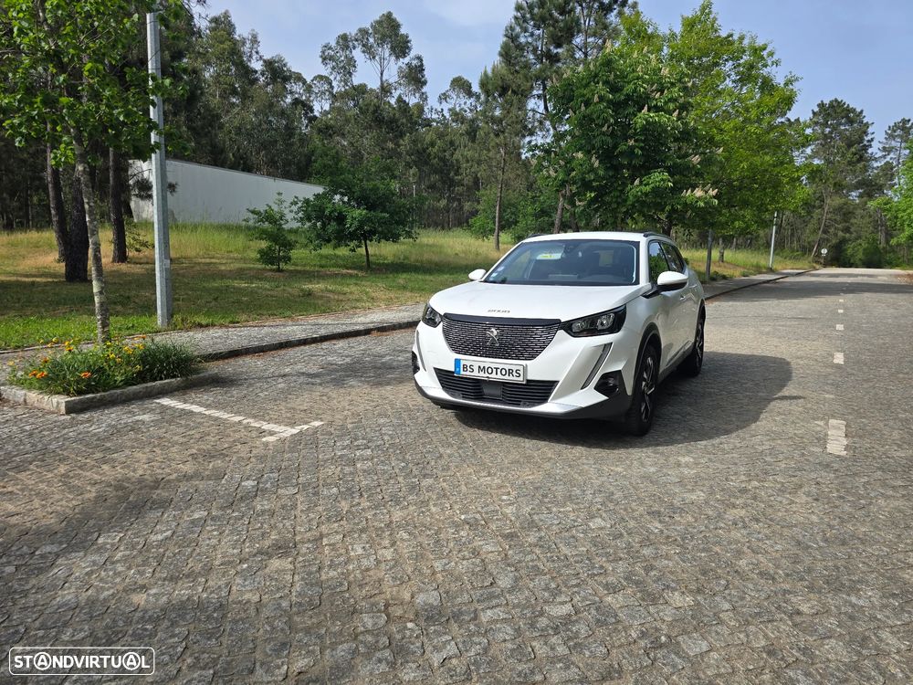 Peugeot 2008 1.2 PureTech Allure - 4