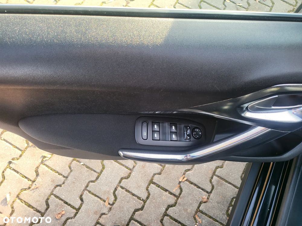 Peugeot 2008 1.2 Pure Tech Allure S&S - 20