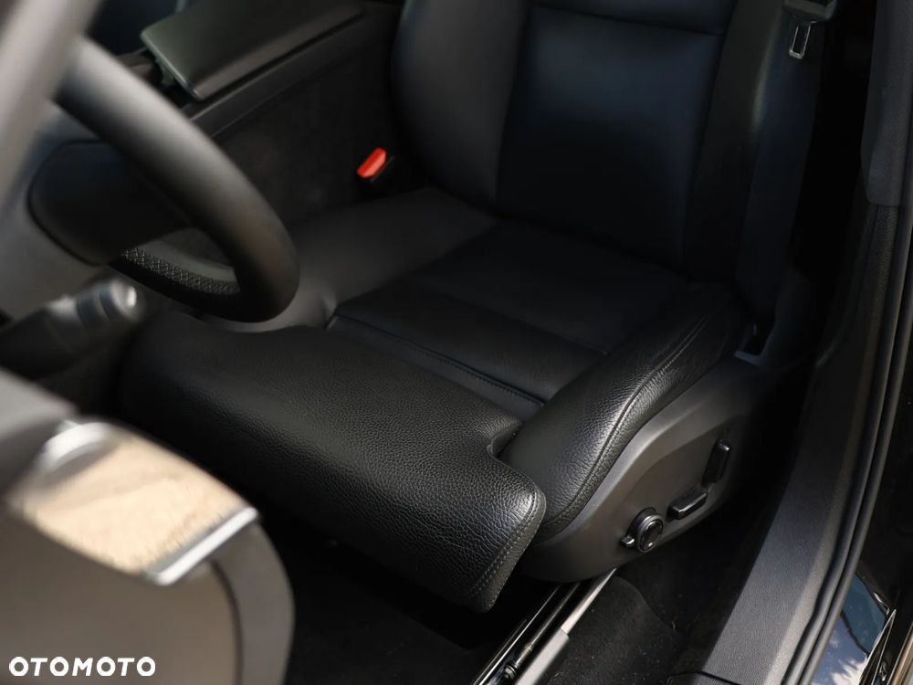 Volvo XC 60 B4 B Plus Dark - 15