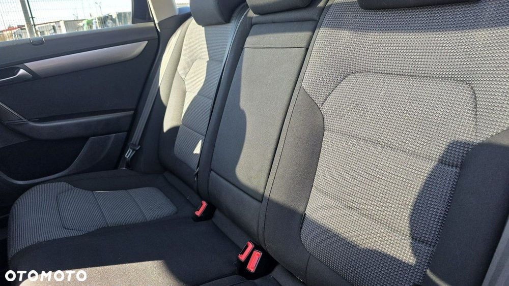 Volkswagen Passat - 23