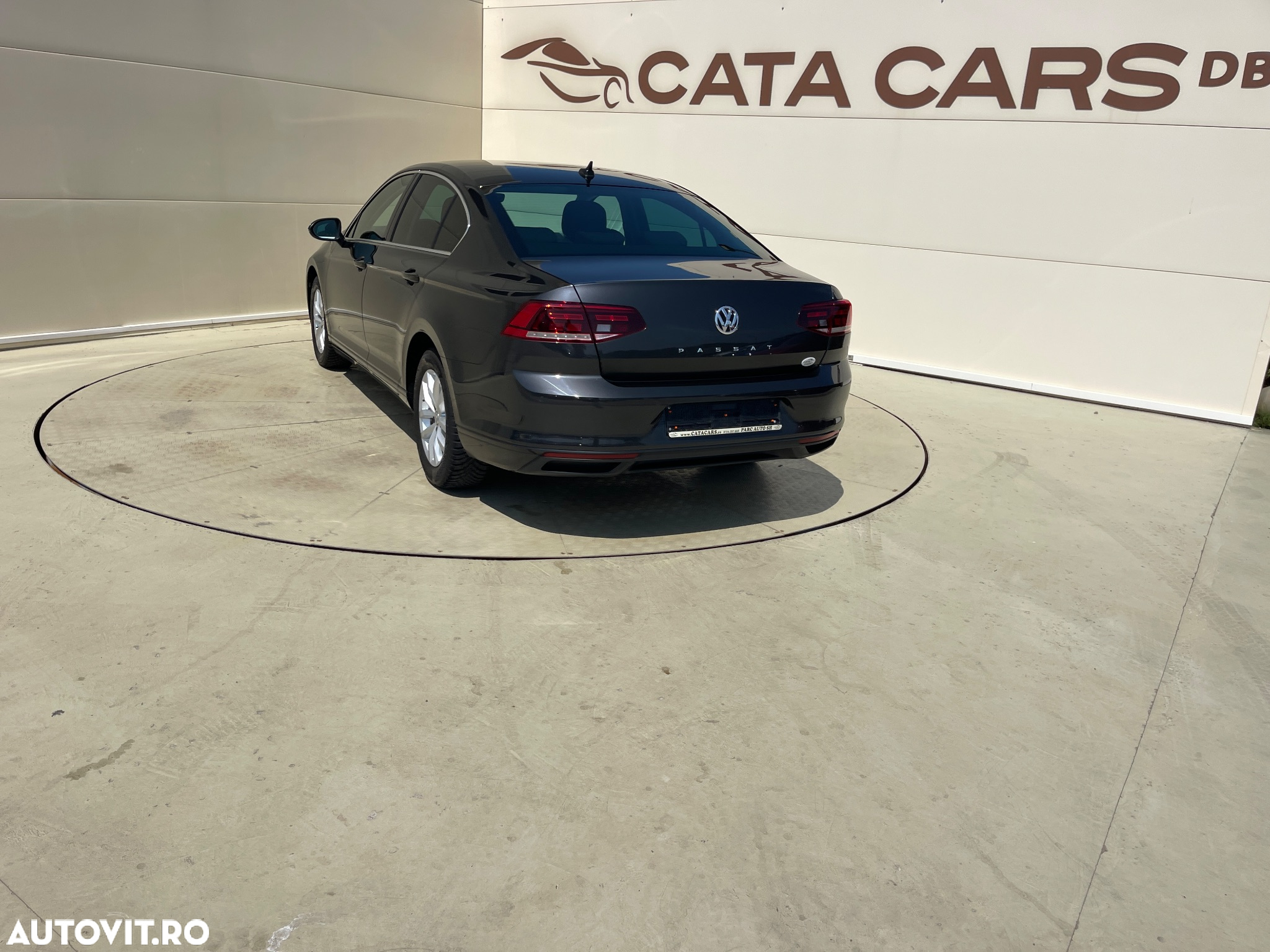Volkswagen Passat - 12
