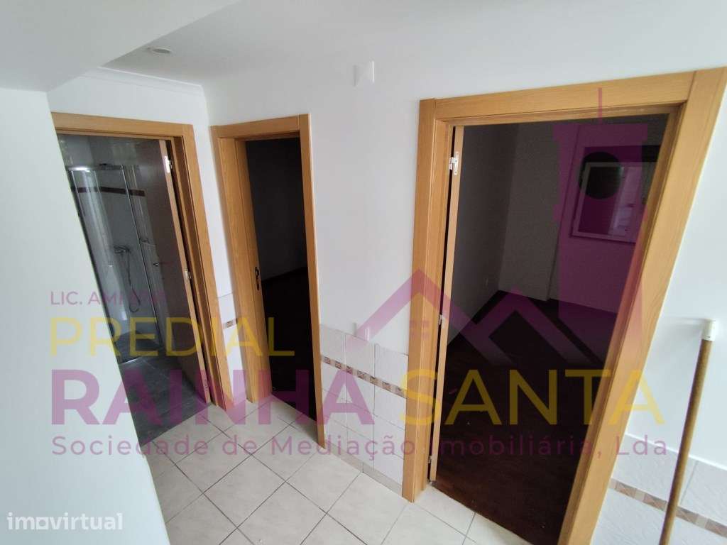 Moradia bi familiar T4 renovada em Santarém com garagem. - Grande imagem: 5/26