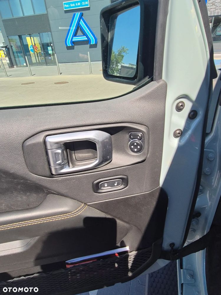 Jeep Wrangler - 34