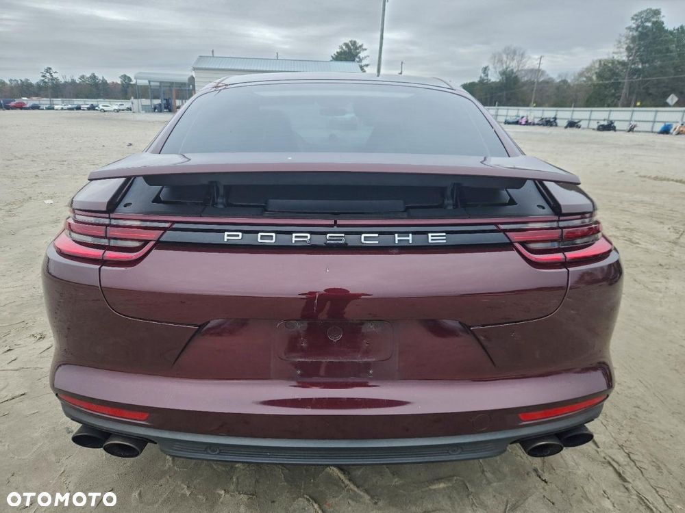 Porsche Panamera 4S - 6