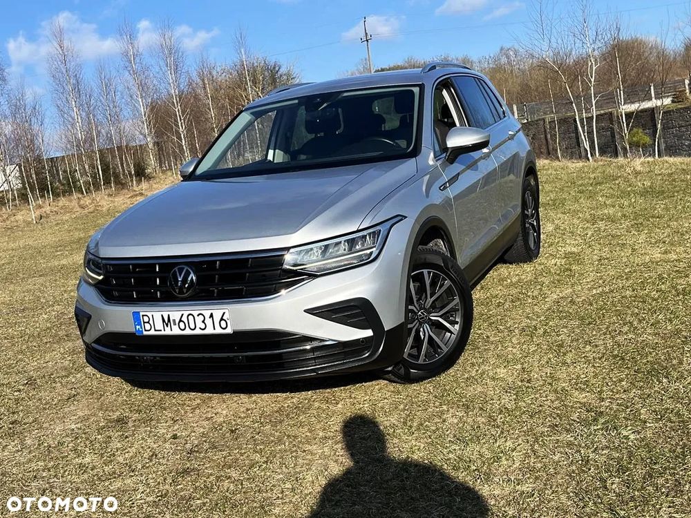 Volkswagen Tiguan - 1