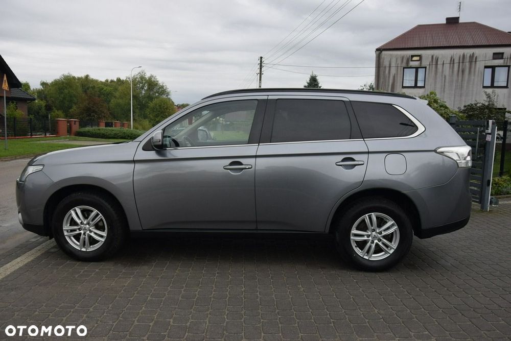 Mitsubishi Outlander 2.0 4WD Invite - 16