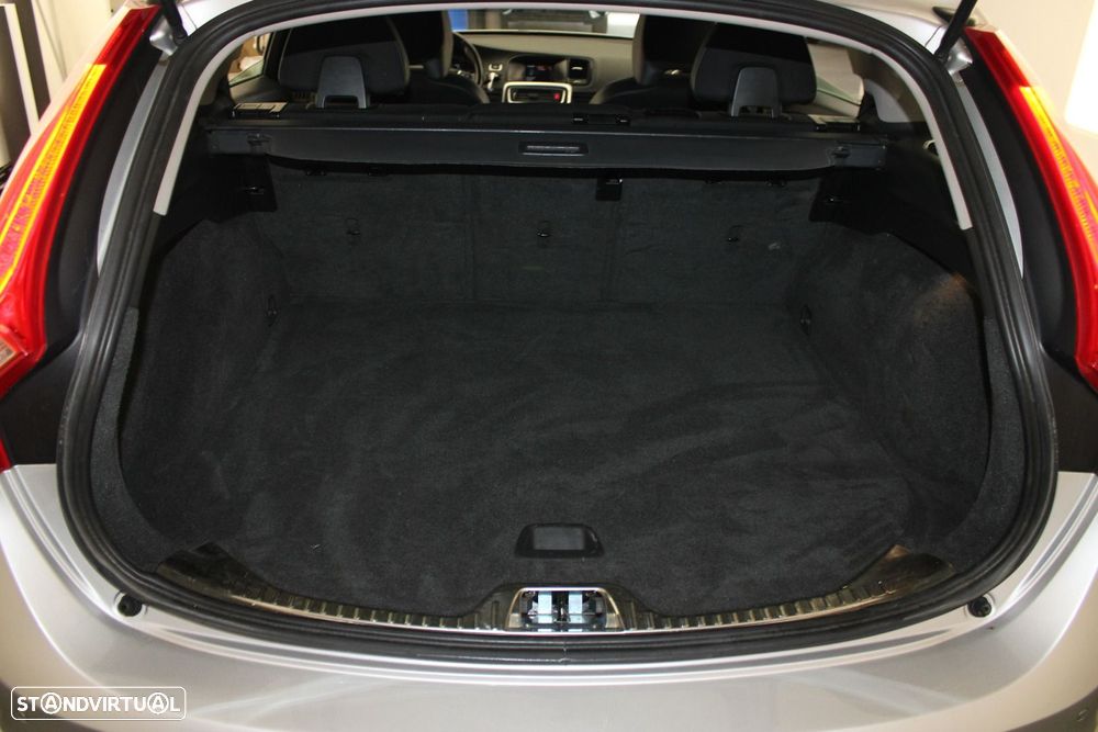 Volvo V60 2.0 D3 Momentum - 28