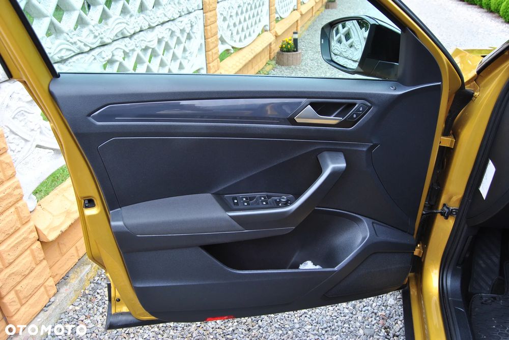 Volkswagen T-Roc - 28