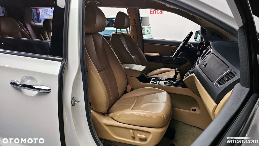 Kia Carnival - 15