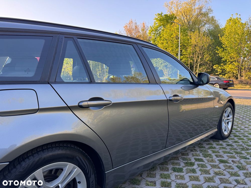 BMW Seria 3 318d DPF Edition Sport - 28