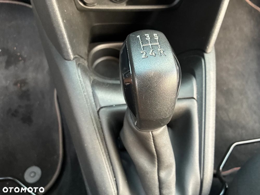 Peugeot 208 - 15