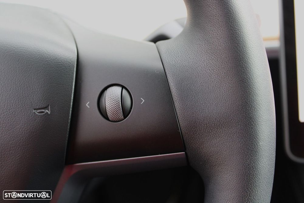 Tesla Model Y Long Range Dual Motor AWD - 29