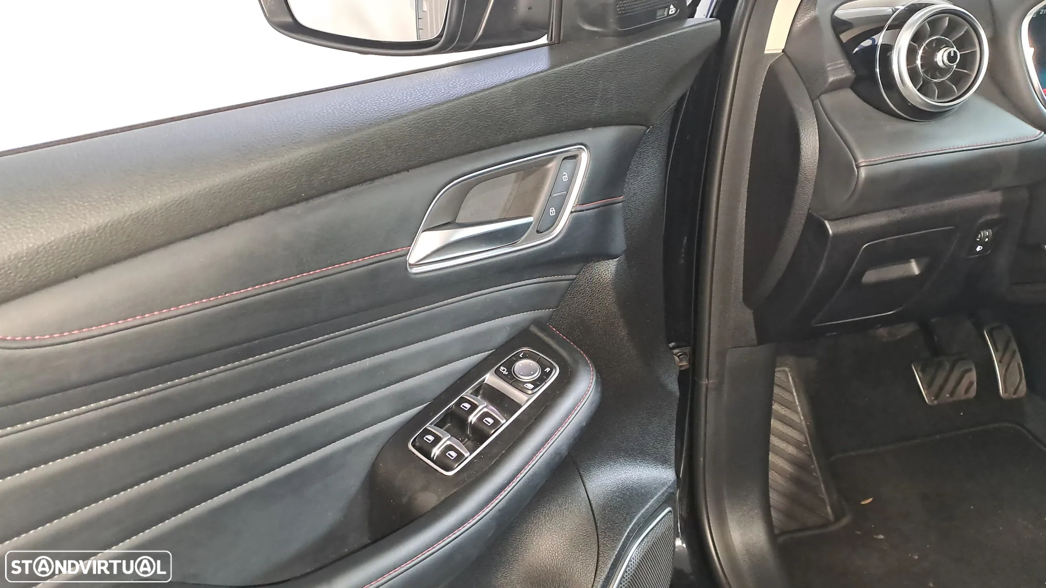 MG EHS 1.5 T-GDI Plug-in Hybrid Luxury - 27