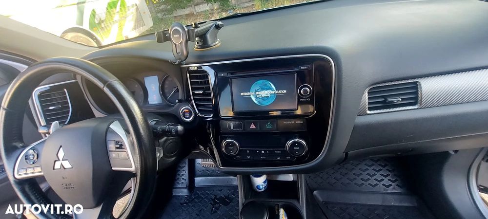 Mitsubishi Outlander - 16