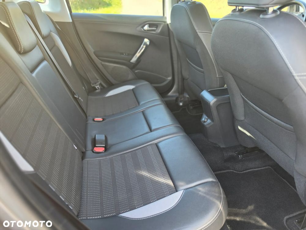 Peugeot 2008 1.6 BlueHDi Allure - 27