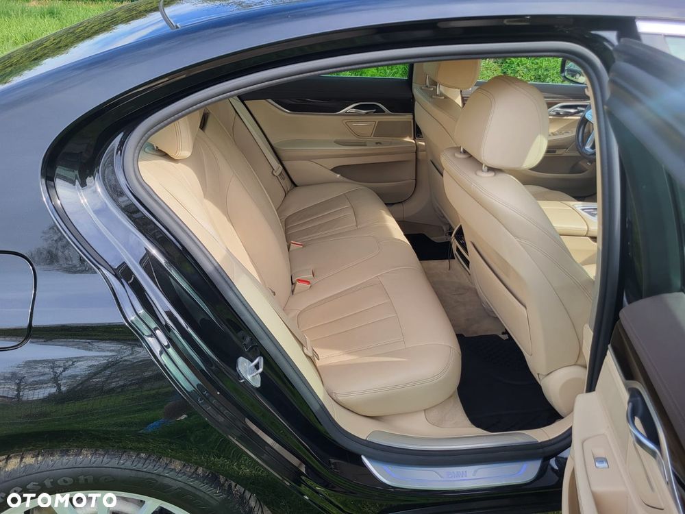 BMW Seria 7 740d xDrive - 17