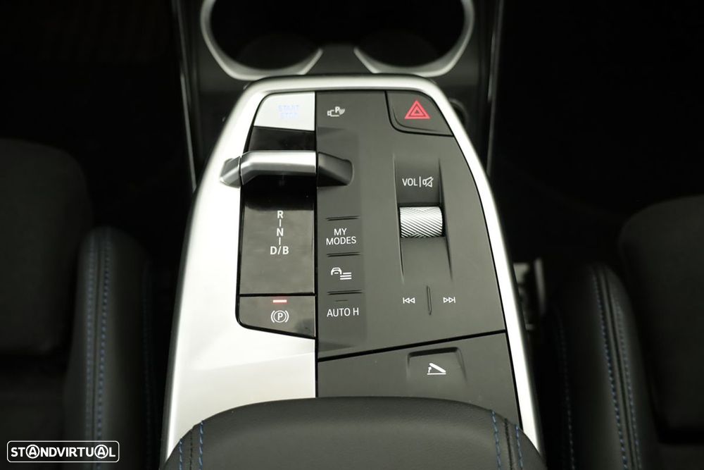 BMW iX2 eDrive20 Pack Desportivo M - 15