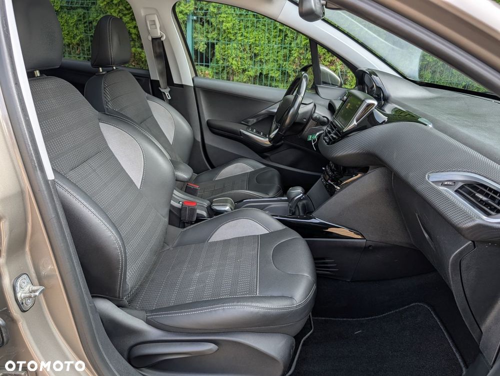 Peugeot 2008 1.2 Pure Tech Allure S&S - 19