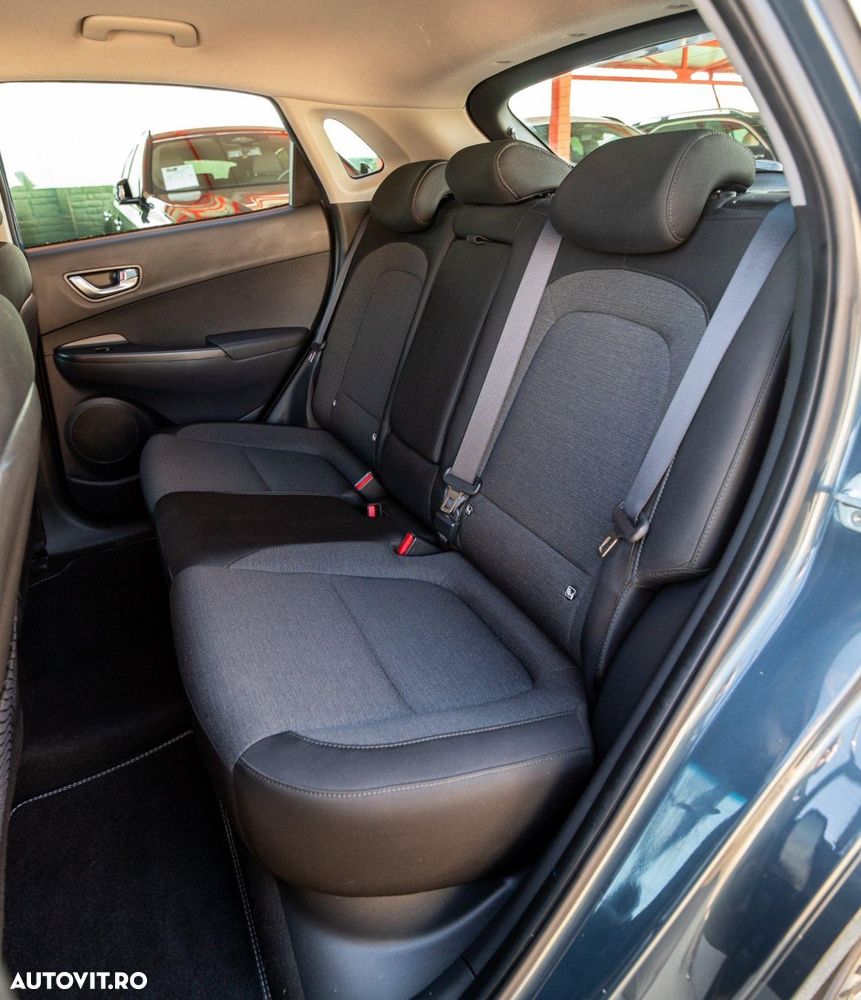 Hyundai KONA - 12