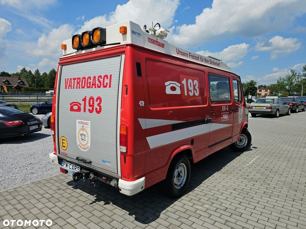 Mercedes-Benz 310 - 3