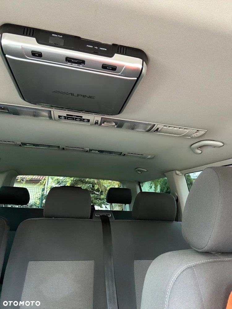 Volkswagen Caravelle - 11