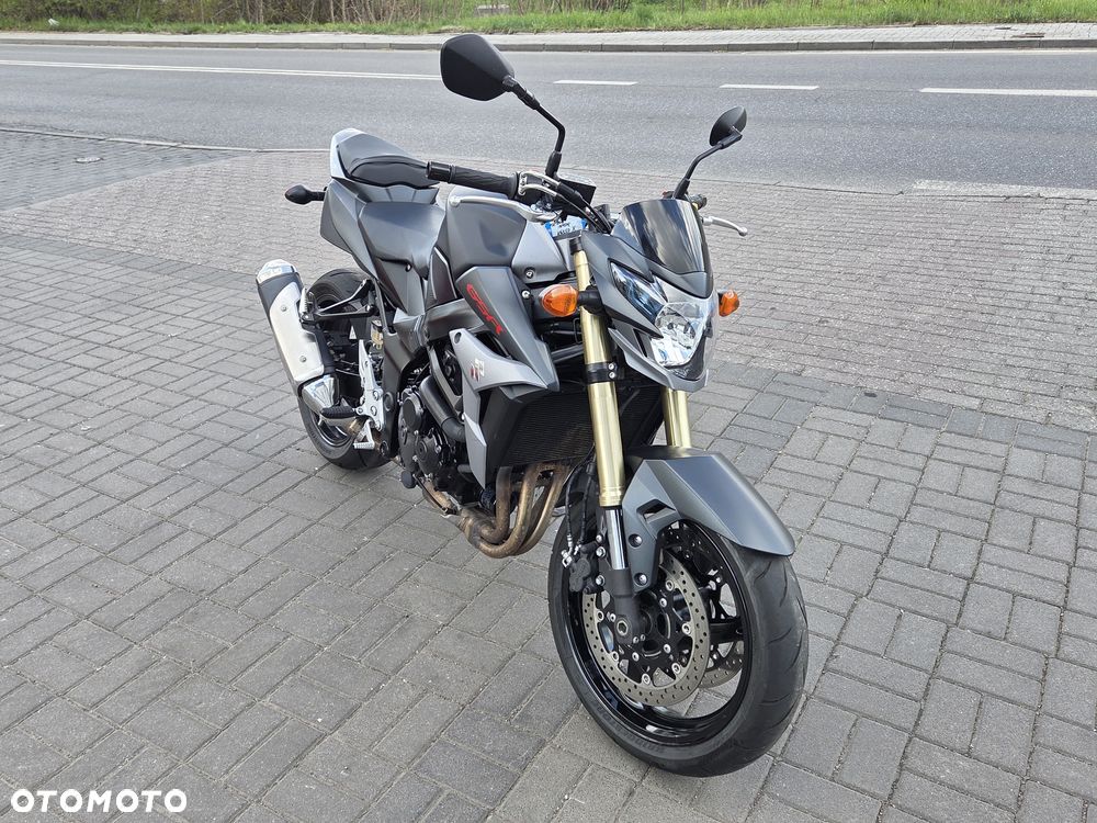 Suzuki GSR - 1