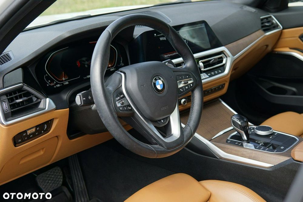 BMW Seria 3 330i xDrive - 9