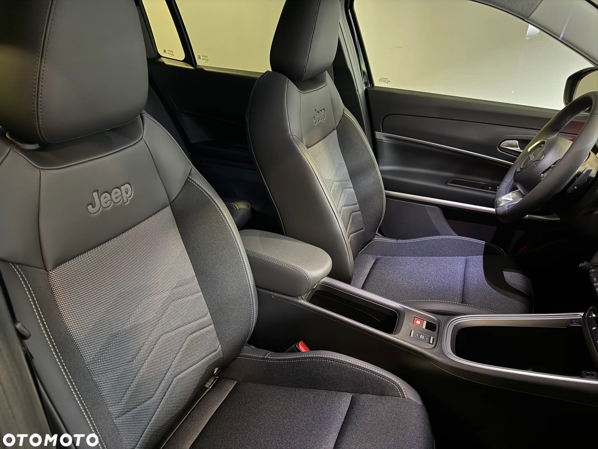 Jeep Avenger 1.2 T3 mHEV Summit FWD eDCT6 - 4