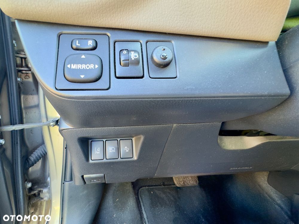 Toyota Yaris Hybrid 100 Selection Platinum - 9