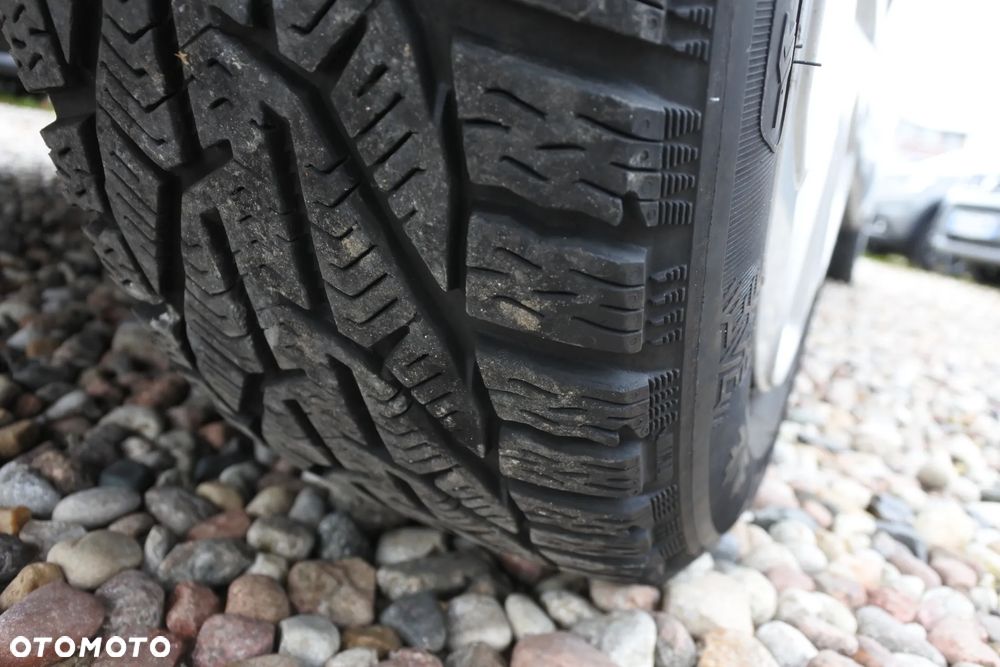 Ford TRANSIT COURIER - 28