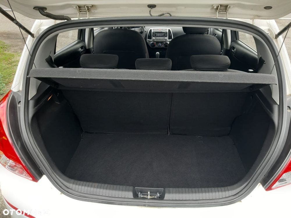 Hyundai i20 1.1 CRDi Trend - 13