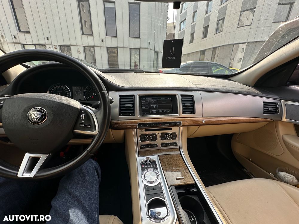 Jaguar XF - 8
