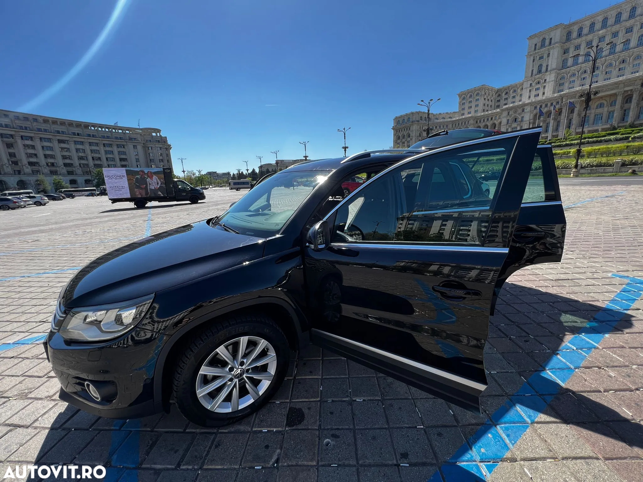 Volkswagen Tiguan 2.0 TDI DPF BlueMotion Technology Sport & Style - 24