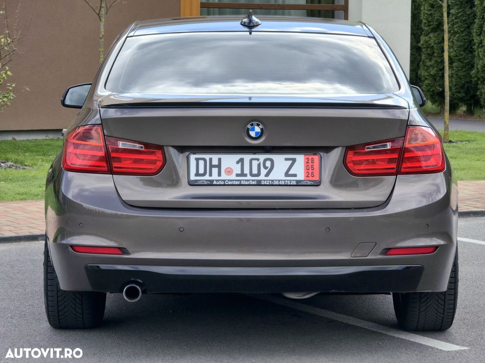 BMW Seria 3 320d Aut. Blue Performance Sport Line - 17