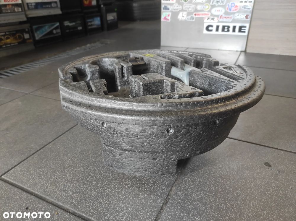 ZAPAS ZESTAW DO KOŁA KOMPLETNY WYPEŁNIENIE LEWAREK KLUCZ WKRĘTKA R15 AUDI A3 8P VW GOLF 5 KOMBI HB 3 DRZWI JETTA PLUS TOURAN PASSAT B6 B7 SIROCCO EOS SEAT LEON 2 ALTEA TOLEDO 3 ALTEA XL SKODA OCTAVIA 2 SUPERB 2 WYSYŁKA !!!!!! - 2