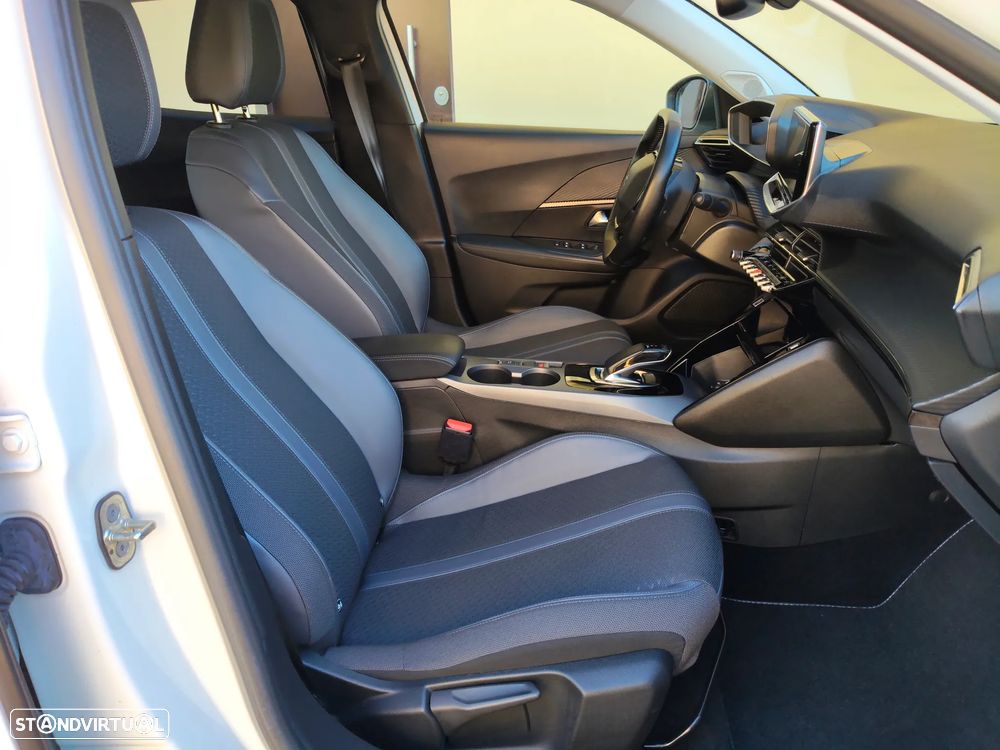 Peugeot e-2008 Allure Pack - 31