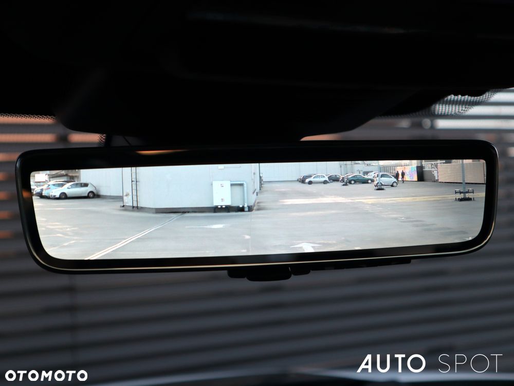 Land Rover Discovery Sport 2.0 P200 mHEV SE - 32