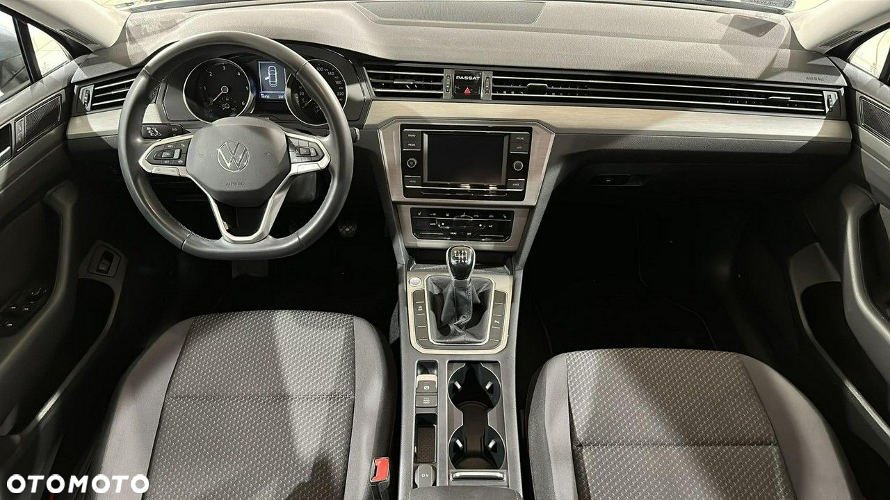 Volkswagen Passat - 15