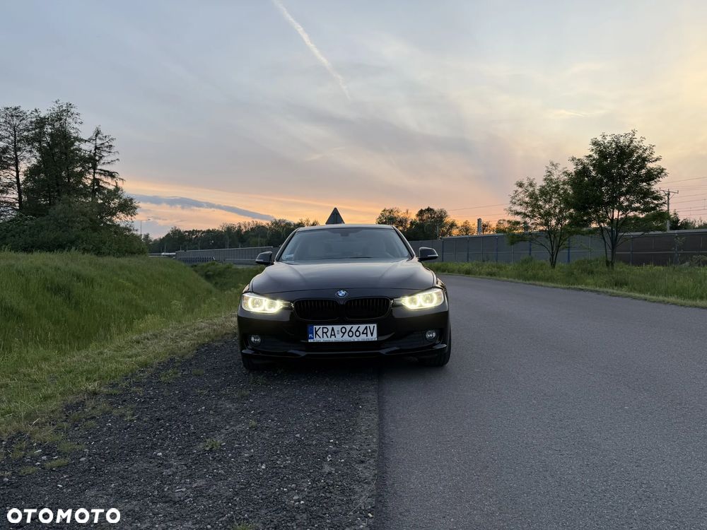 BMW Seria 3 320i - 4
