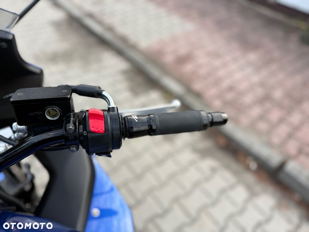 Suzuki GSX - 23