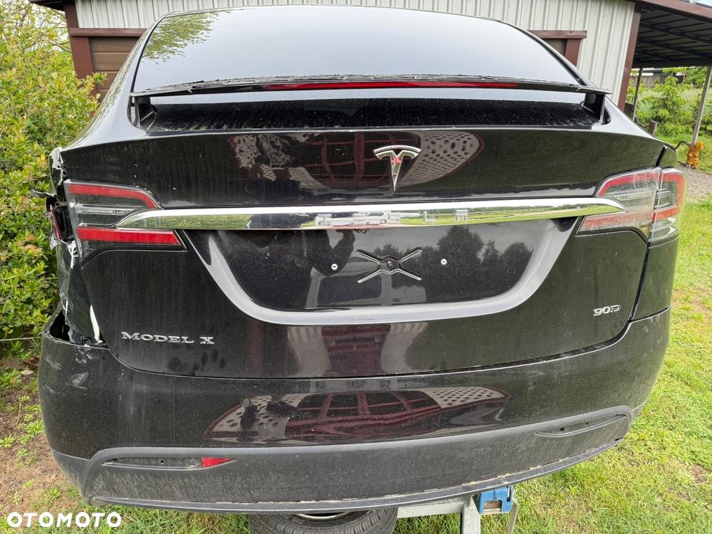 Klapa bagażnika Tesla Model X - 2