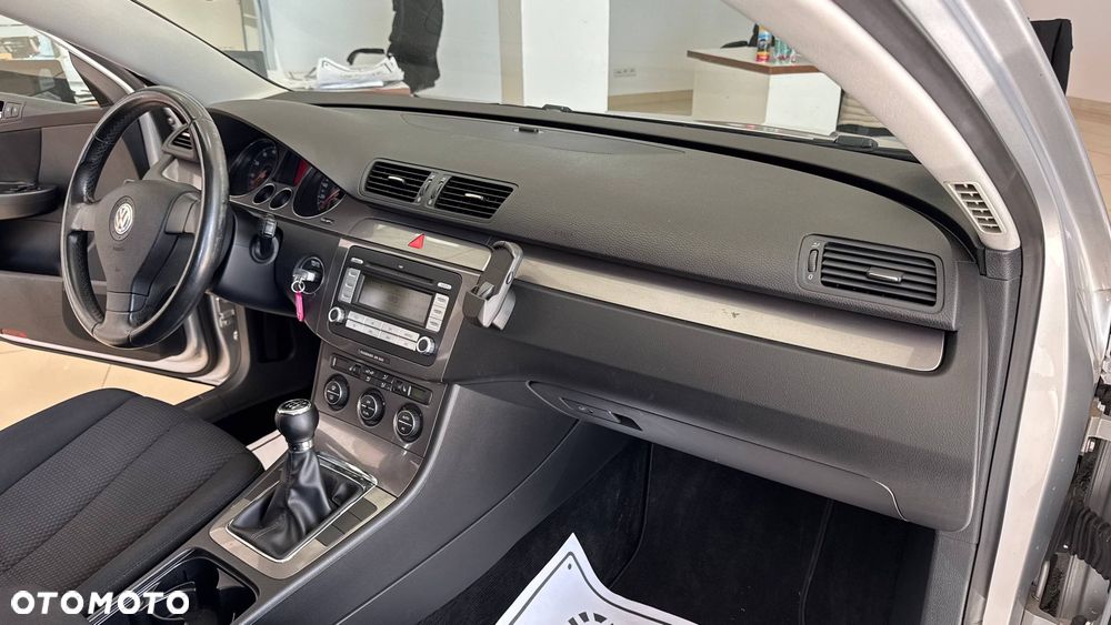 Volkswagen Passat - 34