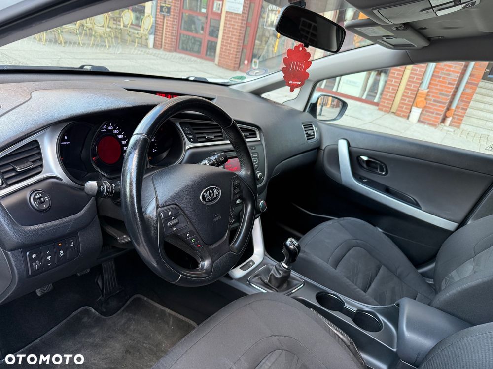 Kia Ceed 1.6 CRDi 136 ISG Dream Team Edition - 11