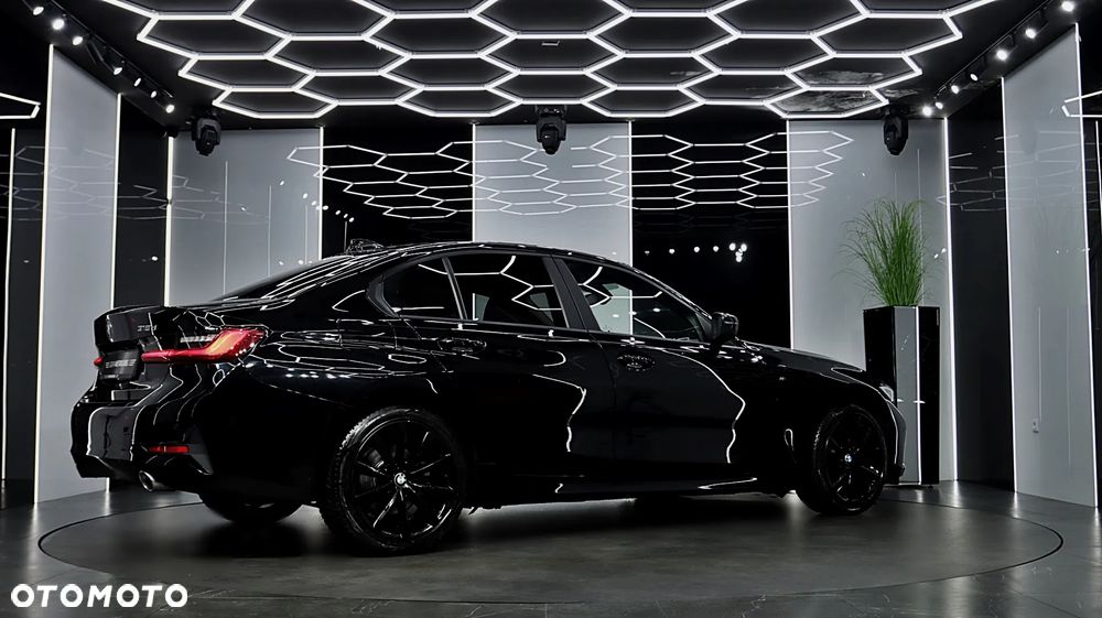 BMW Seria 3 318d M Sport - 9