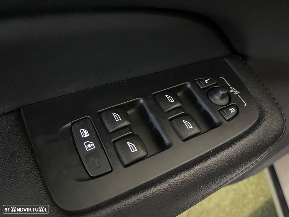 Volvo V60 2.0 B4 Momentum Geartronic - 27