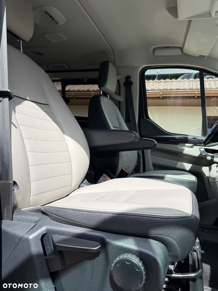 Ford Tourneo Custom - 19