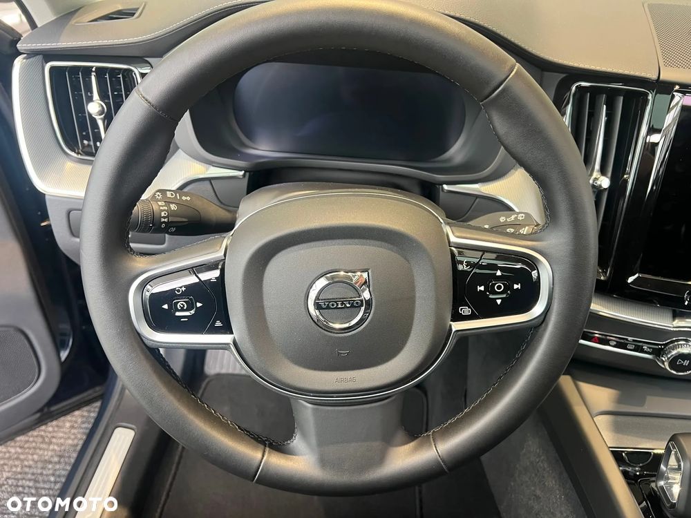 Volvo XC 60 B5 B AWD Ultimate Dark - 23