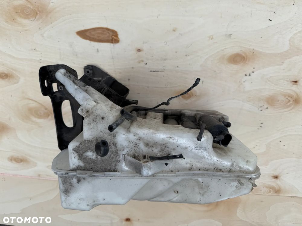 ZBIORNICZEK SPRYSKIWACZY BMW E61 E60 POMPKI 7148068 - 2