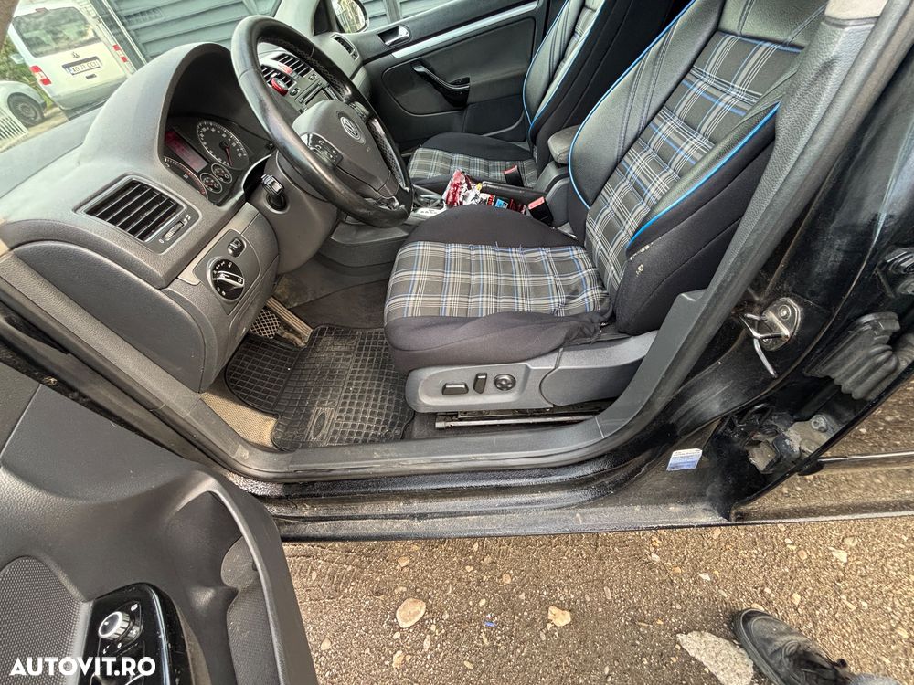 Volkswagen Golf 2.0 TDI Comfortline DSG - 21