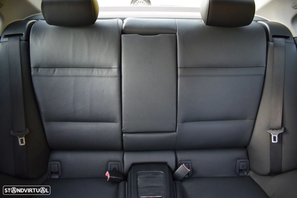 BMW 320 d Coupe Auto - 33